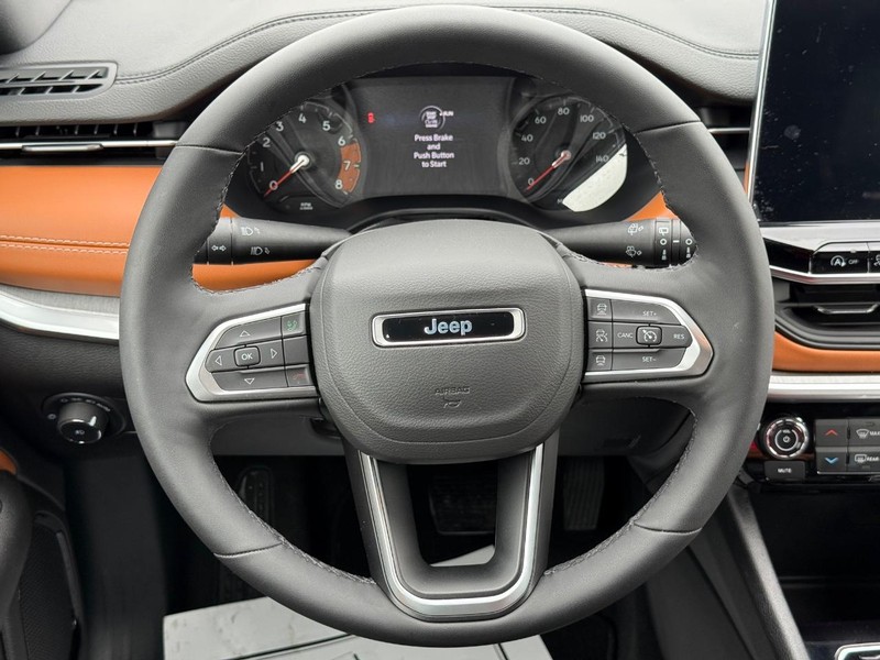 Jeep Compass Vehicle Full-screen Gallery Image 14