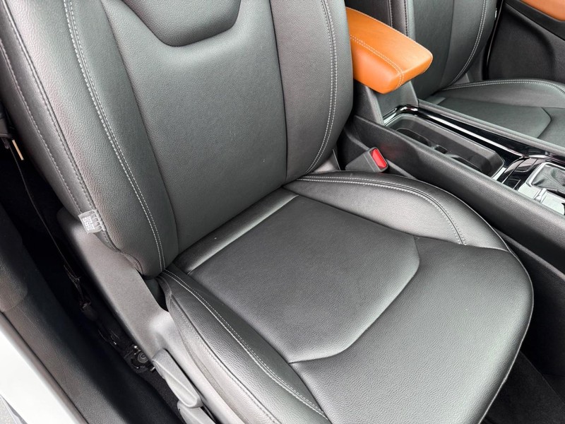 Jeep Compass Vehicle Full-screen Gallery Image 16