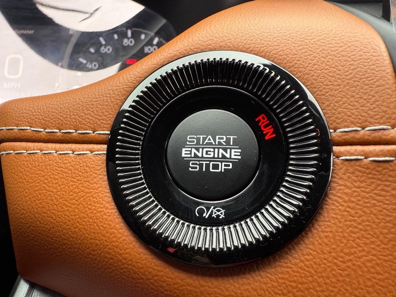 Jeep Compass Vehicle Full-screen Gallery Image 22