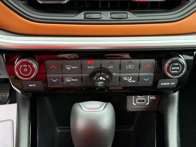 Jeep Compass Vehicle Full-screen Gallery Image 25