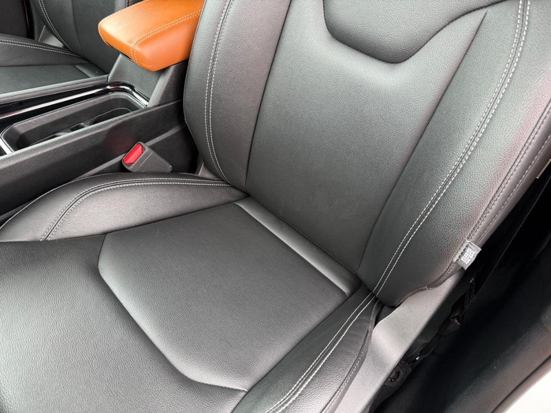 Jeep Compass Vehicle Full-screen Gallery Image 30