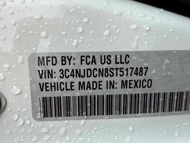 Jeep Compass Vehicle Full-screen Gallery Image 31