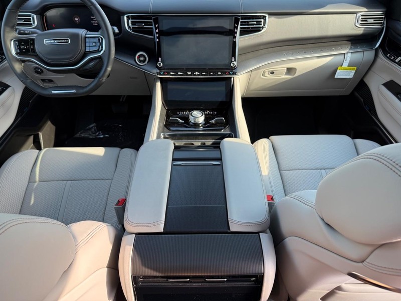 Jeep Grand Wagoneer Vehicle Full-screen Gallery Image 15