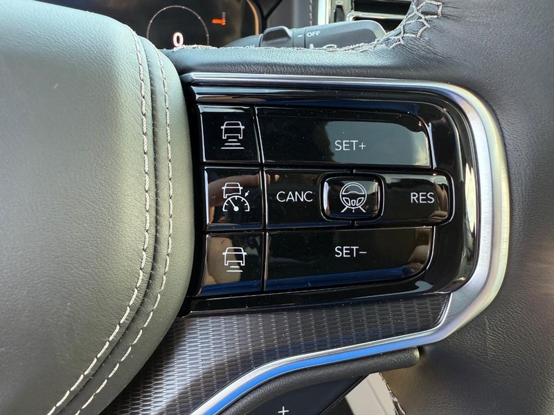 Jeep Grand Wagoneer Vehicle Full-screen Gallery Image 23