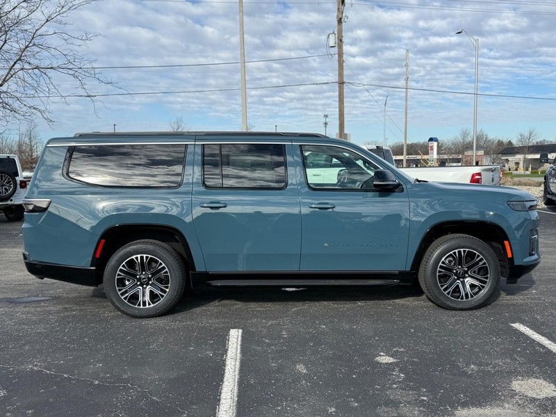 Jeep Grand Wagoneer L Vehicle Full-screen Gallery Image 2