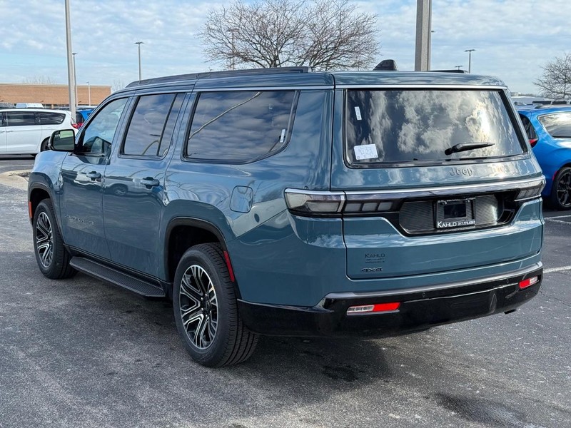 Jeep Grand Wagoneer L Vehicle Full-screen Gallery Image 5