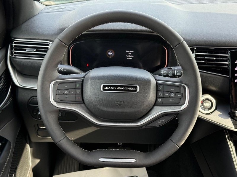 Jeep Grand Wagoneer L Vehicle Full-screen Gallery Image 15
