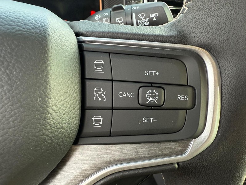Jeep Grand Wagoneer L Vehicle Full-screen Gallery Image 22