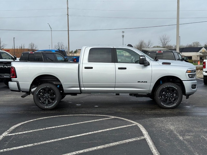 Ram 2500 Vehicle Full-screen Gallery Image 2