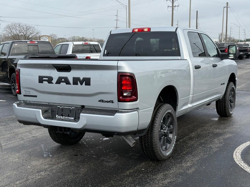 Ram 2500 Vehicle Full-screen Gallery Image 3
