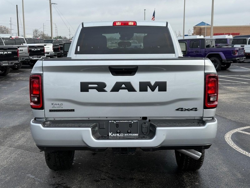 Ram 2500 Vehicle Full-screen Gallery Image 4