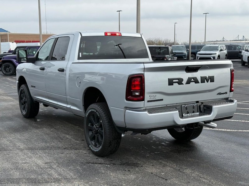 Ram 2500 Vehicle Full-screen Gallery Image 5