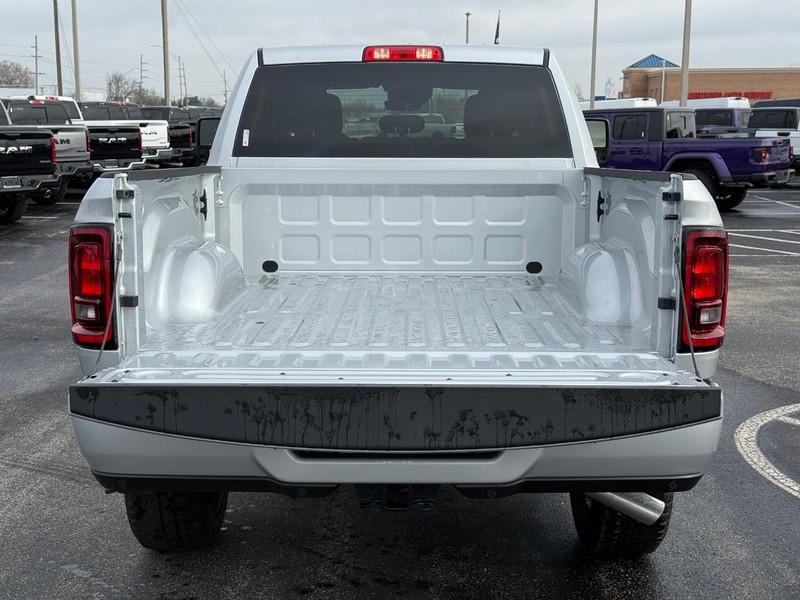 Ram 2500 Vehicle Full-screen Gallery Image 7