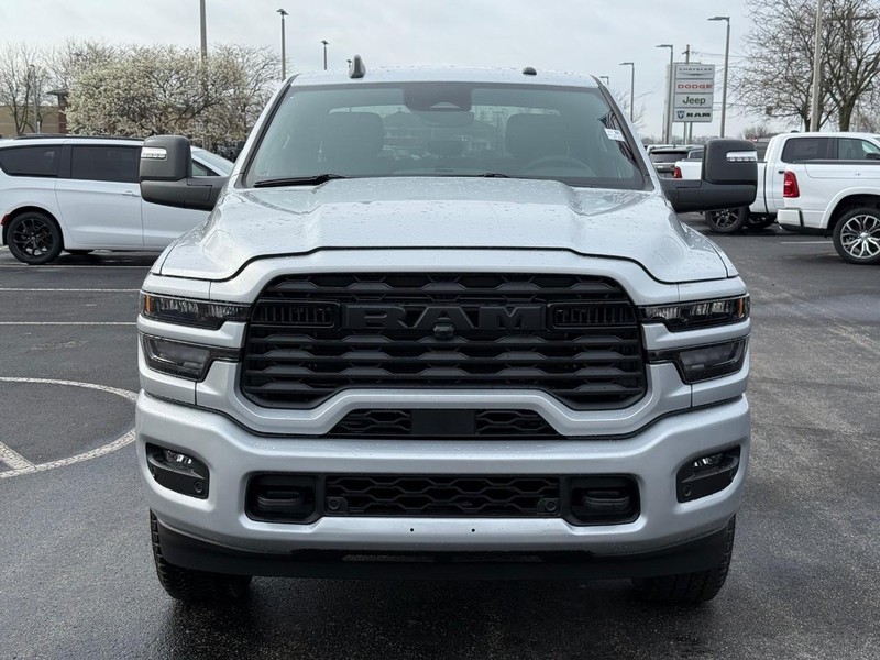 Ram 2500 Vehicle Full-screen Gallery Image 9