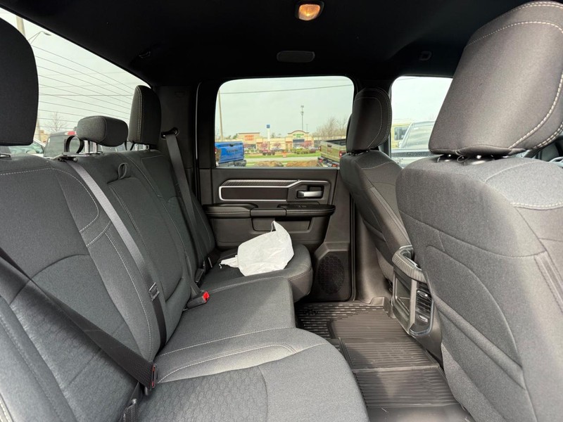 Ram 2500 Vehicle Full-screen Gallery Image 10