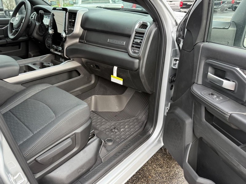 Ram 2500 Vehicle Full-screen Gallery Image 14