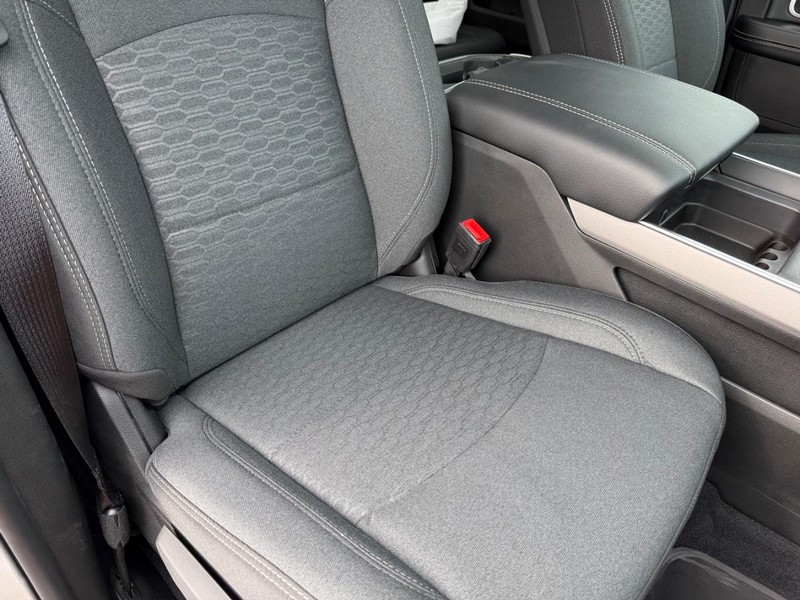 Ram 2500 Vehicle Full-screen Gallery Image 15
