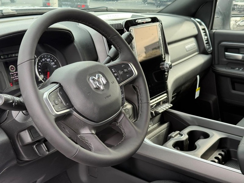 Ram 2500 Vehicle Full-screen Gallery Image 18