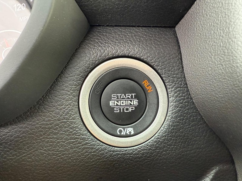 Ram 2500 Vehicle Full-screen Gallery Image 21