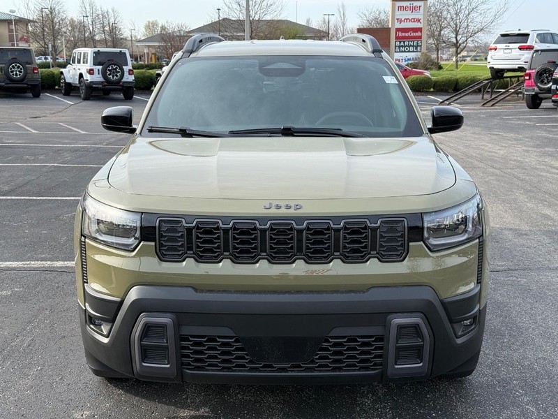 Jeep Cherokee Vehicle Full-screen Gallery Image 9