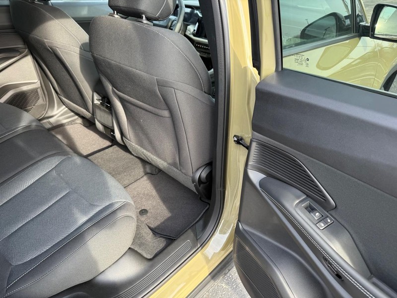 Jeep Cherokee Vehicle Full-screen Gallery Image 11