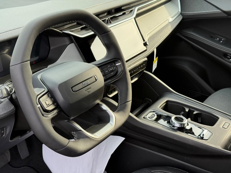 Jeep Cherokee Vehicle Full-screen Gallery Image 18