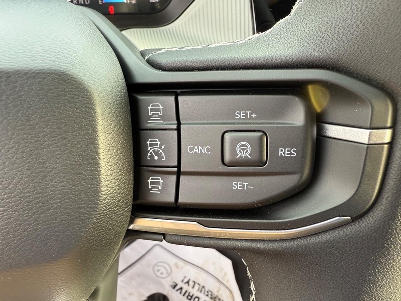 Jeep Cherokee Vehicle Full-screen Gallery Image 20