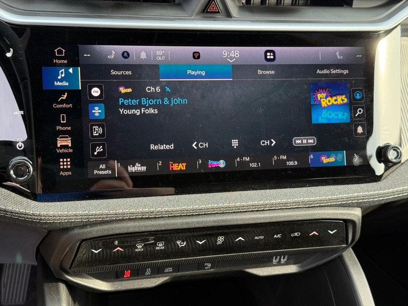 Jeep Cherokee Vehicle Full-screen Gallery Image 22