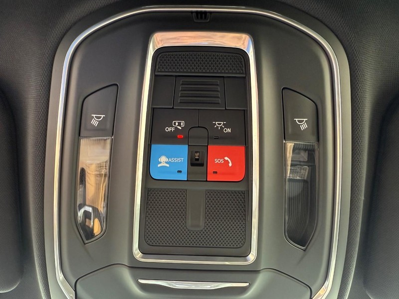 Jeep Cherokee Vehicle Full-screen Gallery Image 26