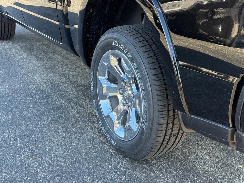Ram 1500 Vehicle Full-screen Gallery Image 6