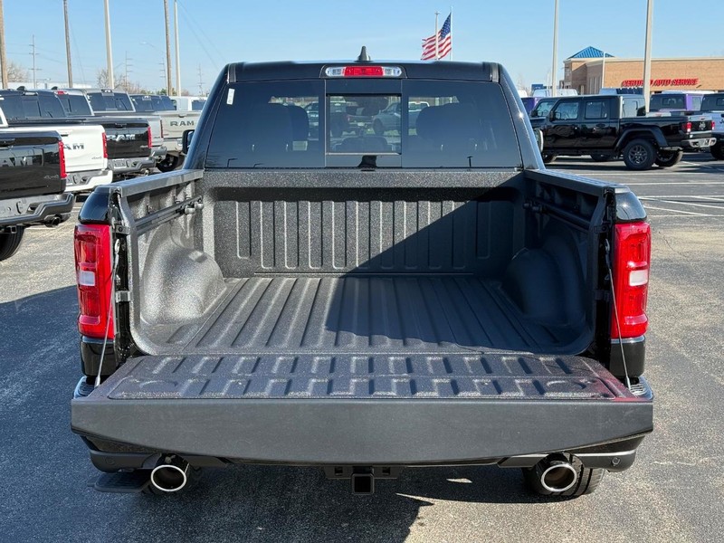 Ram 1500 Vehicle Full-screen Gallery Image 7