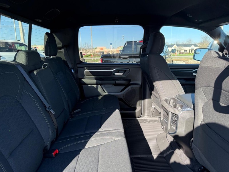 Ram 1500 Vehicle Full-screen Gallery Image 10