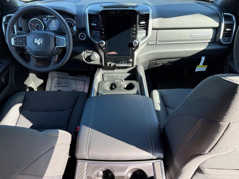 Ram 1500 Vehicle Full-screen Gallery Image 12