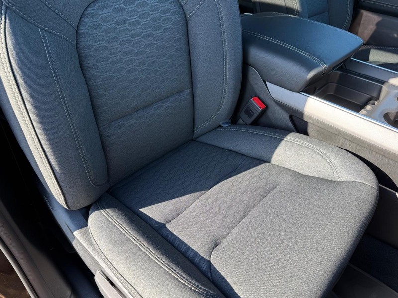 Ram 1500 Vehicle Full-screen Gallery Image 15