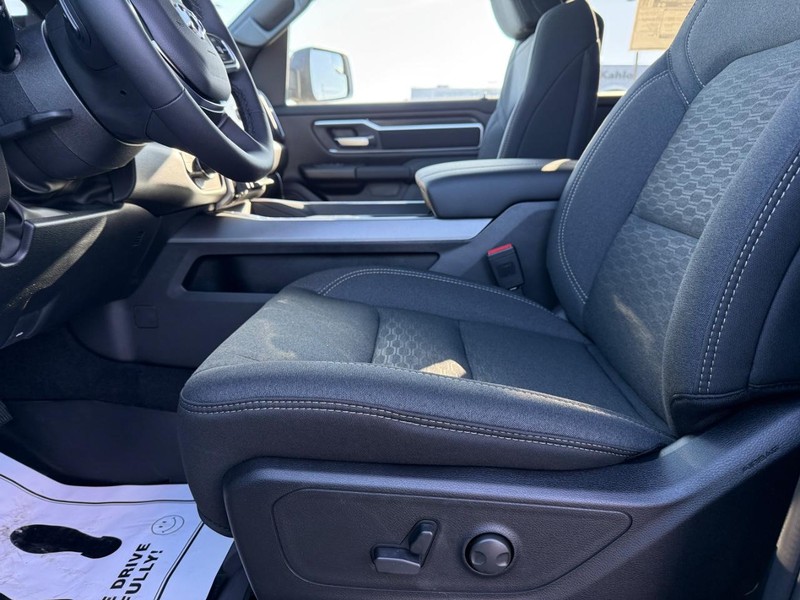 Ram 1500 Vehicle Full-screen Gallery Image 17