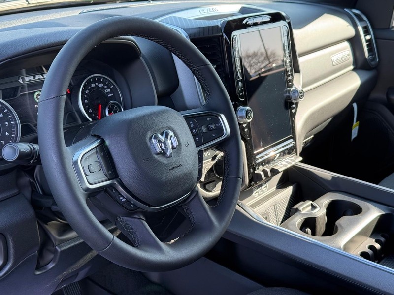 Ram 1500 Vehicle Full-screen Gallery Image 18