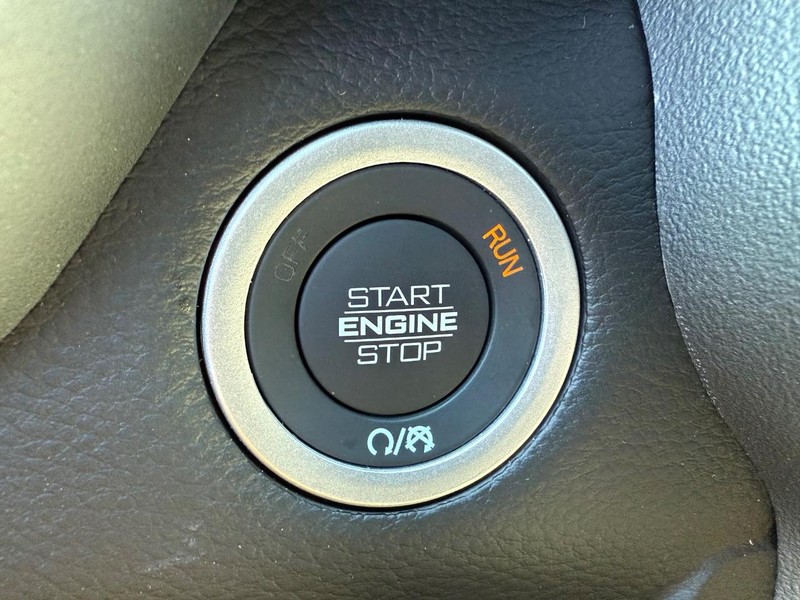 Ram 1500 Vehicle Full-screen Gallery Image 21
