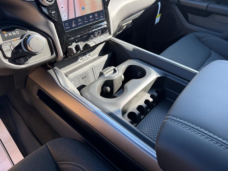 Ram 1500 Vehicle Full-screen Gallery Image 24
