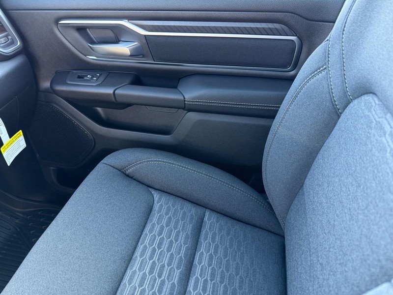 Ram 1500 Vehicle Full-screen Gallery Image 25
