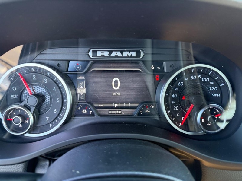 Ram 1500 Vehicle Full-screen Gallery Image 26