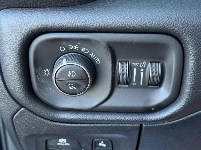 Ram 1500 Vehicle Full-screen Gallery Image 28