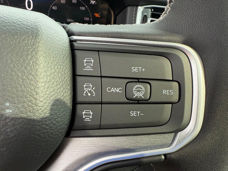 Jeep Grand Wagoneer L Vehicle Full-screen Gallery Image 23