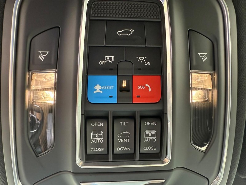 Jeep Grand Wagoneer L Vehicle Full-screen Gallery Image 29