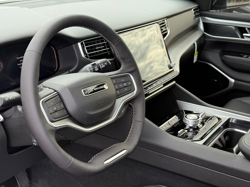 Jeep Grand Wagoneer Vehicle Full-screen Gallery Image 22