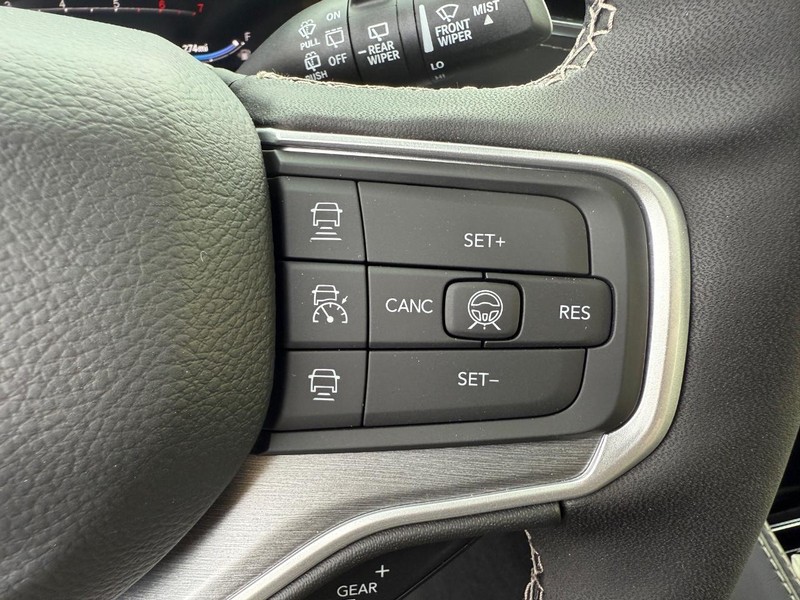 Jeep Grand Wagoneer Vehicle Full-screen Gallery Image 24