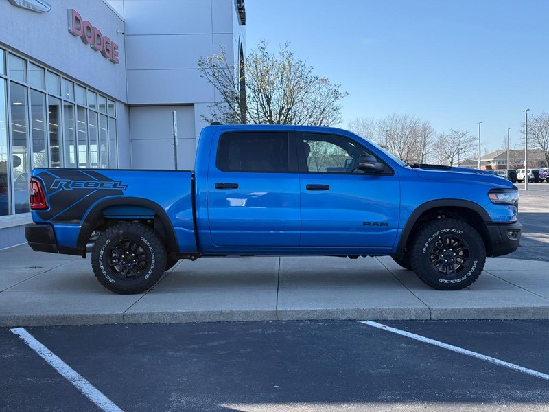 Ram 1500 Vehicle Full-screen Gallery Image 2