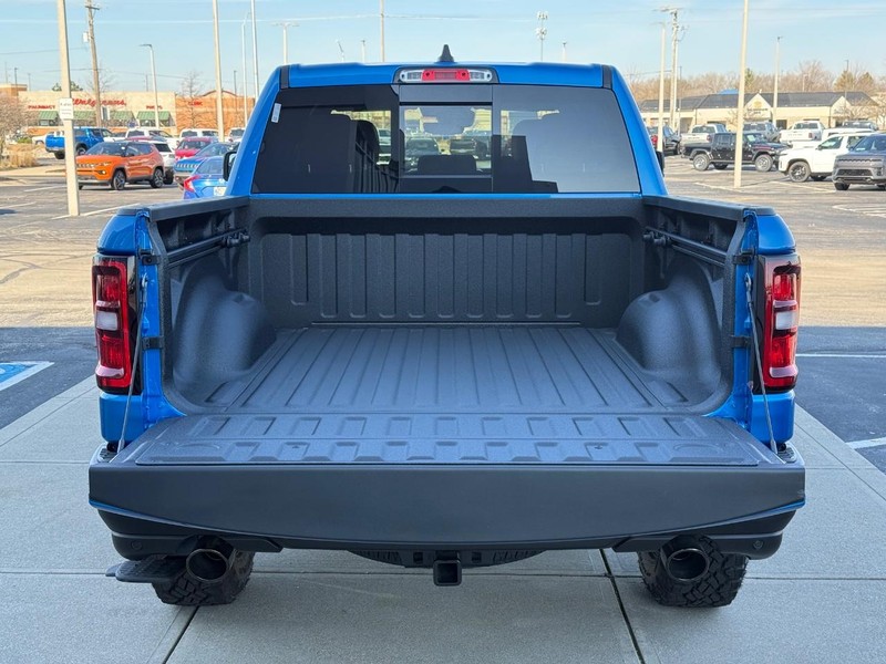 Ram 1500 Vehicle Full-screen Gallery Image 7