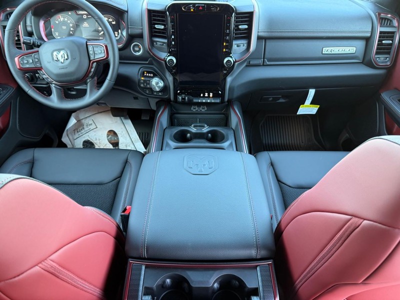 Ram 1500 Vehicle Full-screen Gallery Image 13