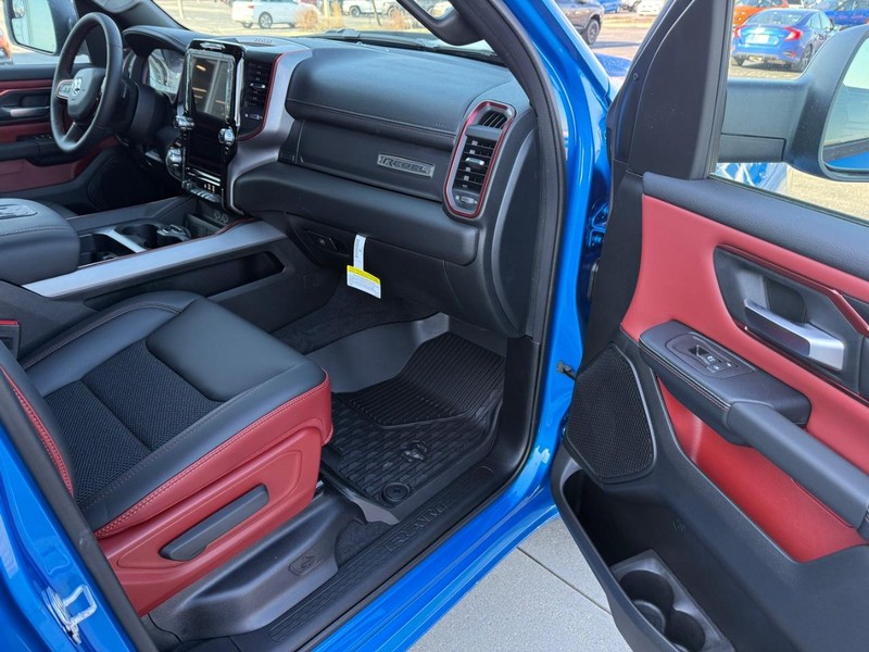 Ram 1500 Vehicle Full-screen Gallery Image 15