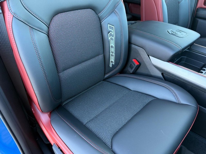 Ram 1500 Vehicle Full-screen Gallery Image 16
